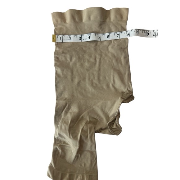 Skims Women's Seamless Sculpt Solution Short Left Leg Exposed Womens Small‎ Clay - Picture 4 of 5